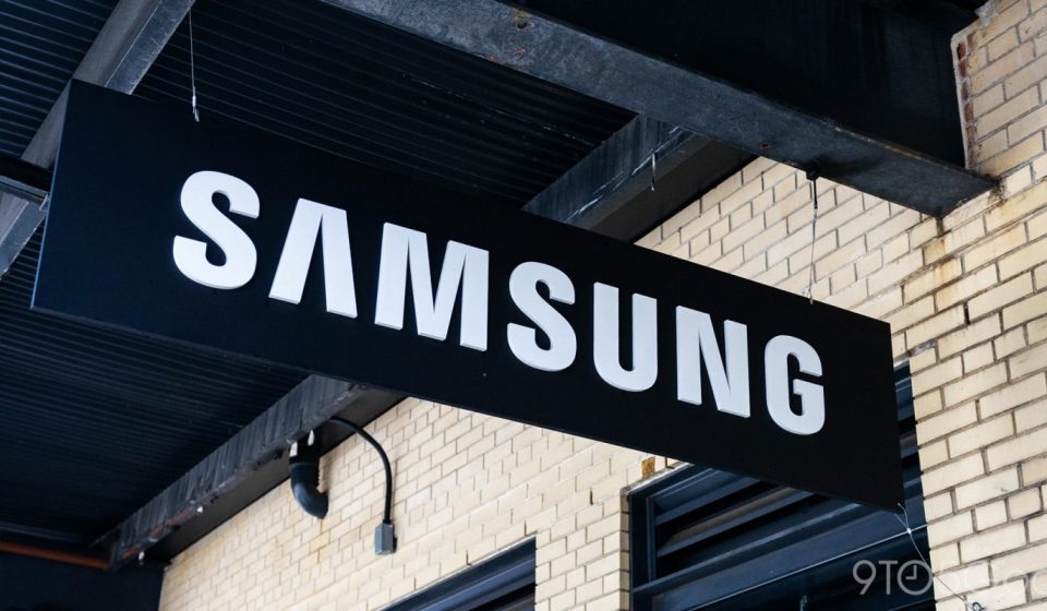 Samsung’s over-ear headphones could be called ‘Galaxy Studio’ Samsung's over-ear headphones could be called 'Galaxy Studio'