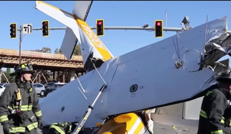 Small plane crashes in San Jose traffic; 3 unhurt – NBC Bay Area