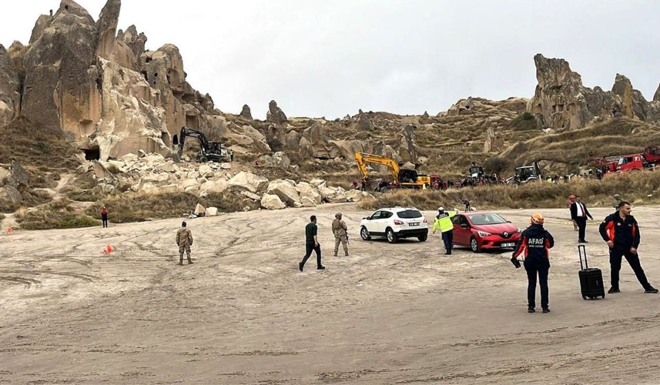 A rock fall in Cappadocia leaves 3 dead and 5 injured near the popular “fairy chimney” of Göreme in Türkiye
