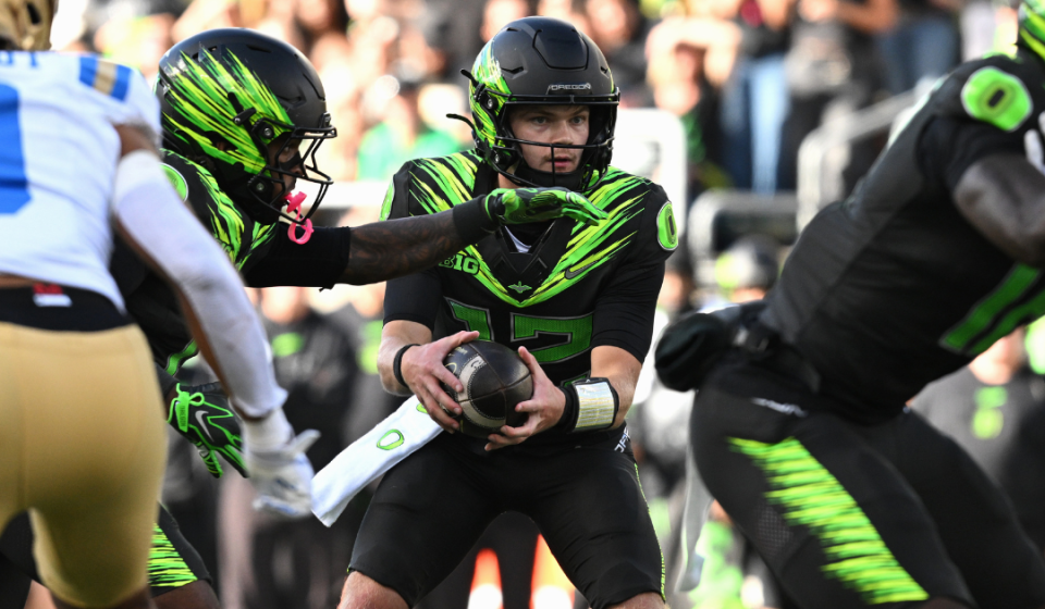 Oregon set to start quarterback Brock Thomas against Nebraska