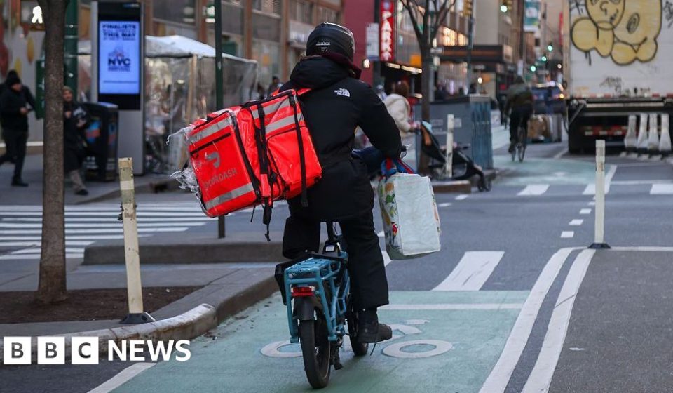 DoorDash to buy Instacart in $17 billion deal it says will expand customer options – BBC News Africa DoorDash to buy Instacart in $17 billion deal it says will expand customer options - BBC News Africa