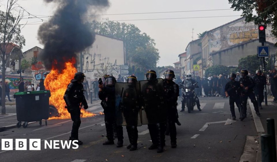 France to close nearly 500 schools on Monday following student protests - BBC News Africa