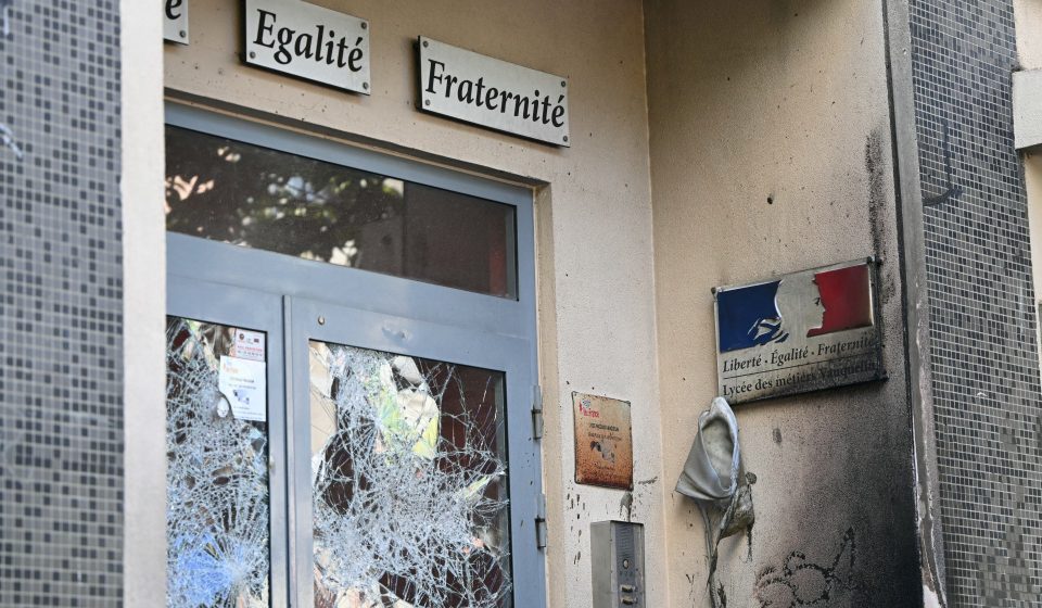 Teenager loses hand in explosion amid clashes between French schools | News of the demonstrations