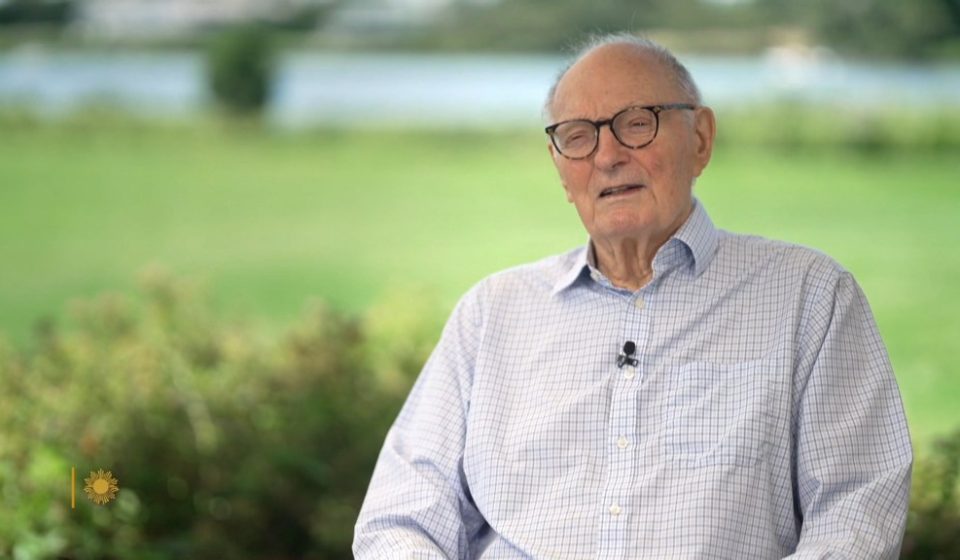Alan Alda Reveals Strange Sleep Habits That Were Early Signs of Parkinson’s Disease Alan Alda Reveals Strange Sleep Habits That Were Early Signs of Parkinson's Disease