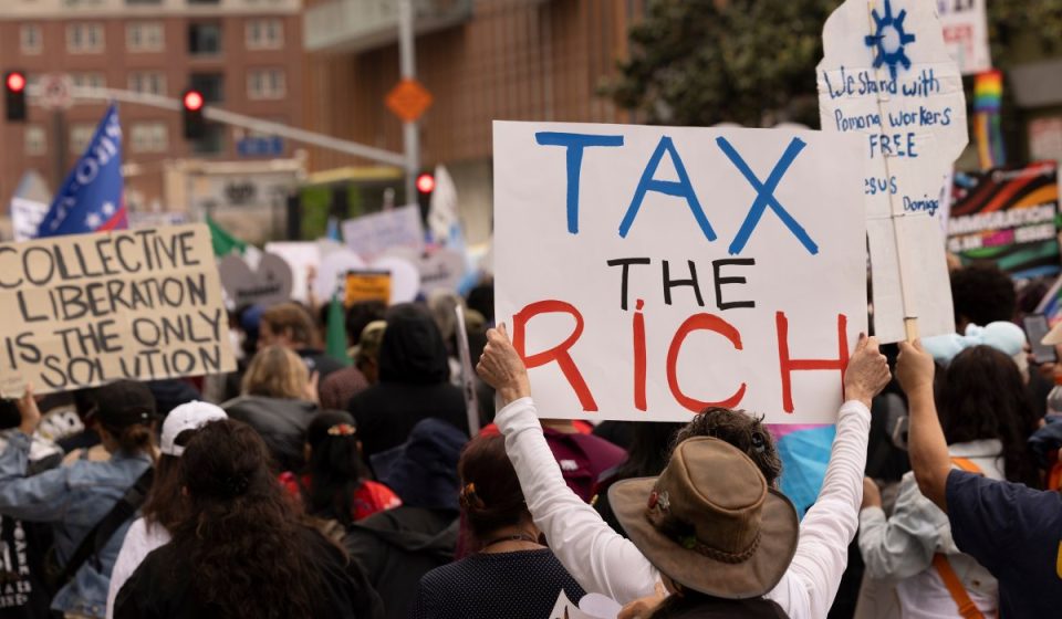 An overwhelming percentage of Americans now want to suspend AI and tax billionaires An overwhelming percentage of Americans now want to suspend AI and tax billionaires