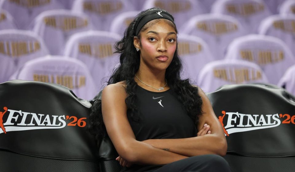 Dream and Valkyries leave the court for the national anthem and return seconds later to the WNBA Finals