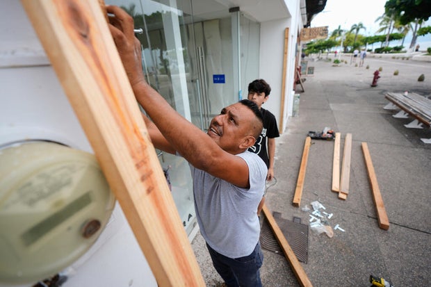 Hurricane Simon strengthens into Category 4 storm as it targets Mexico’s Pacific coast Hurricane Simon strengthens into Category 4 storm as it targets Mexico's Pacific coast