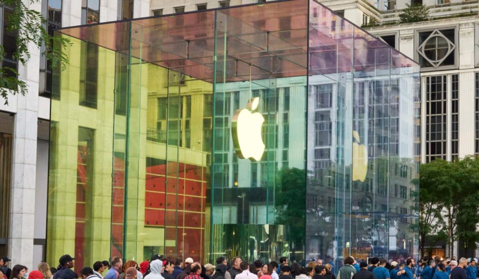Giant iPhone Duo installations spotted at Apple Fifth Avenue ahead of launch