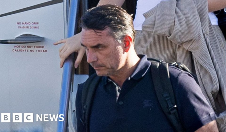 Flávio Bolsonaro calls himself 'leader of Brazil' after election defeat - BBC News Africa