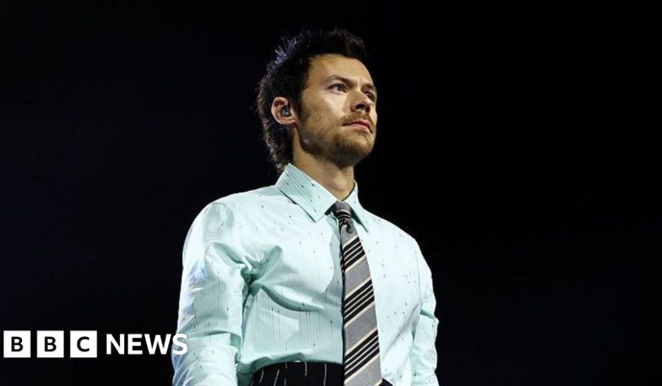 Harry Styles releases moving new song dedicated to Liam Payne – BBC News Africa Harry Styles releases moving new song dedicated to Liam Payne - BBC News Africa