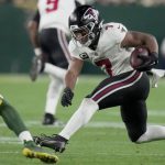 Saints vs. Falcons picks, player props: Experts' best bets for Week 4 of NFL Monday Night Football