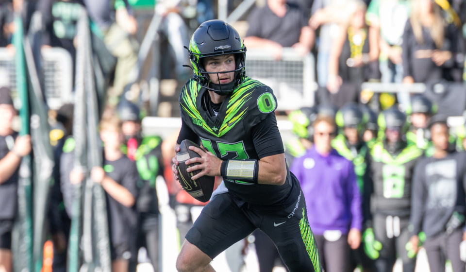 Oregon to start Brock Thomas at QB: Ducks bench Dylan Raiola as CFP hopes hang in the balance