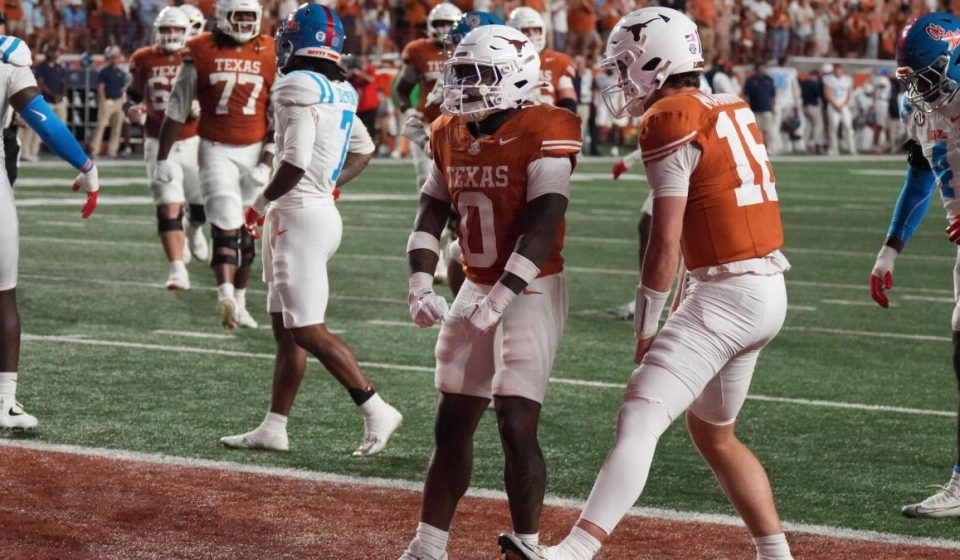 Texas survives Ole Miss: Longhorns take big lead, come late for huge win