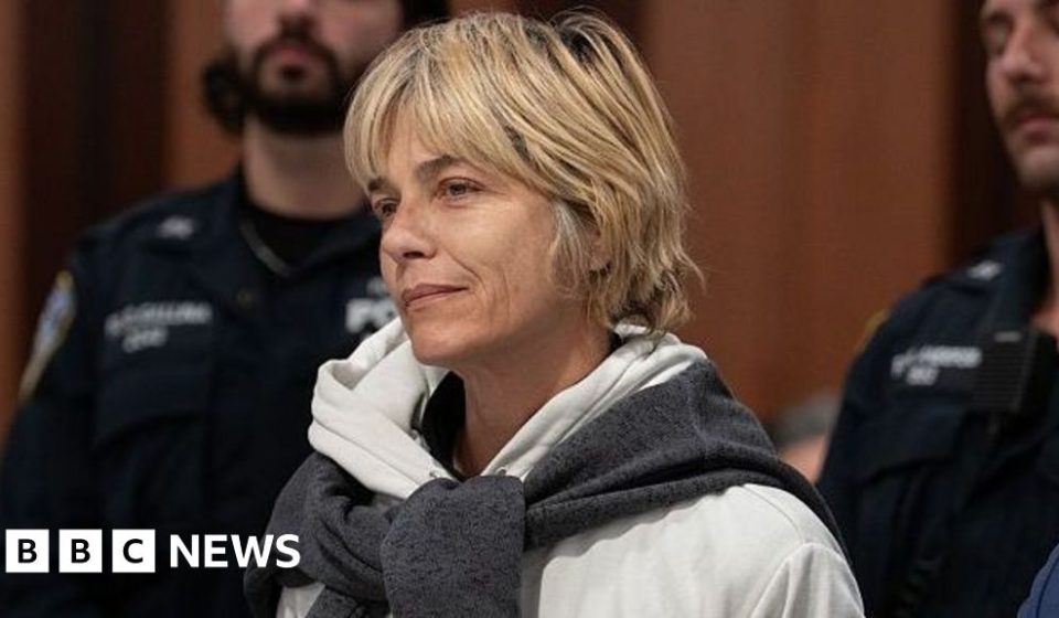 Actress Selma Blair says she ‘didn’t mean to hurt anyone’ during plane altercation Actress Selma Blair says she 'didn't mean to hurt anyone' during plane altercation