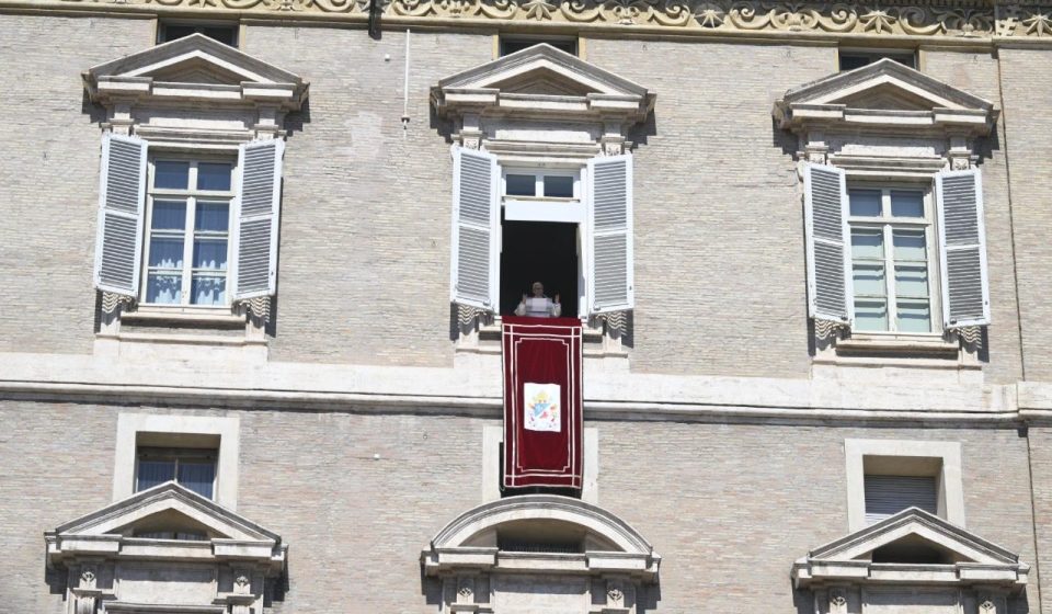 The Pope at the Angelus: Saint Francis shows us how to build peace through brotherly love