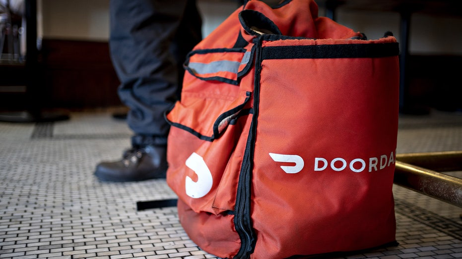 DoorDash reportedly in advanced talks to acquire Instacart DoorDash reportedly in advanced talks to acquire Instacart