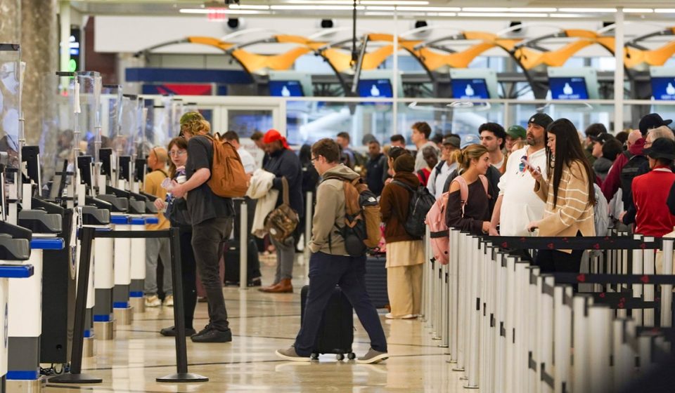 Airlines push CDC to delay Ebola travel requirement for U.S. flights