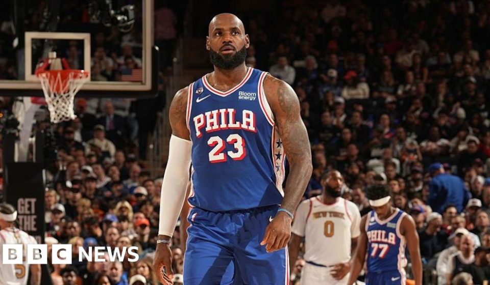Trump accuses LeBron James of disrespecting US anthem, demands apology - BBC News Africa