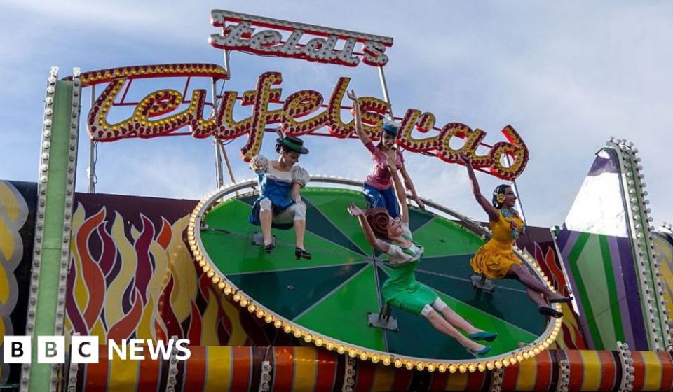 Women given shorts at Oktoberfest to avoid wearing skirts – BBC Women given shorts at Oktoberfest to avoid wearing skirts - BBC