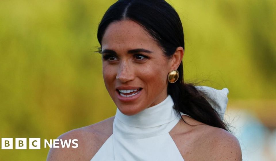 Met Police confirm receiving 2019 letter containing ‘a number of claims’ about Meghan’s father – BBC News Africa Met Police confirm receiving 2019 letter containing 'a number of claims' about Meghan's father - BBC News Africa