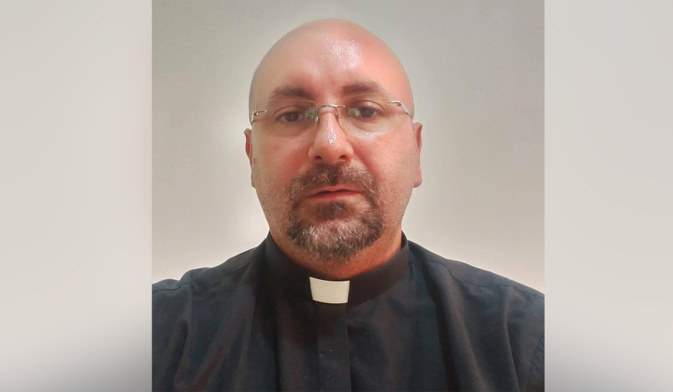 Ecuadorian priest killed by falling crucifix during live-streamed mass