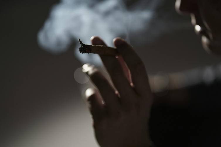 Nicotine sachets, vaping or cigarettes: which nicotine product is actually the least harmful?
