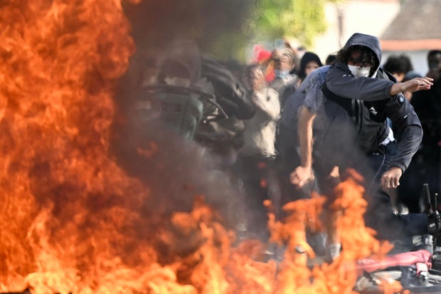 Student protests in France have spread from Paris, with violent clashes forcing hundreds of high schools to close