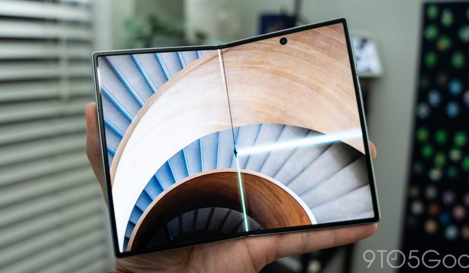 Samsung mocks iPhone Duo 'crackgate' in Galaxy Z Fold 8 ads