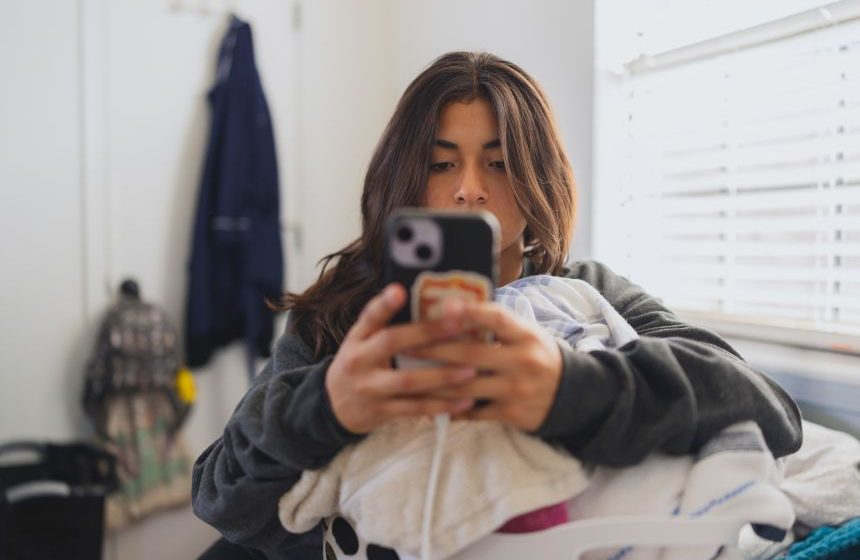 How Parents Can Mitigate the Dangers of Digital Media