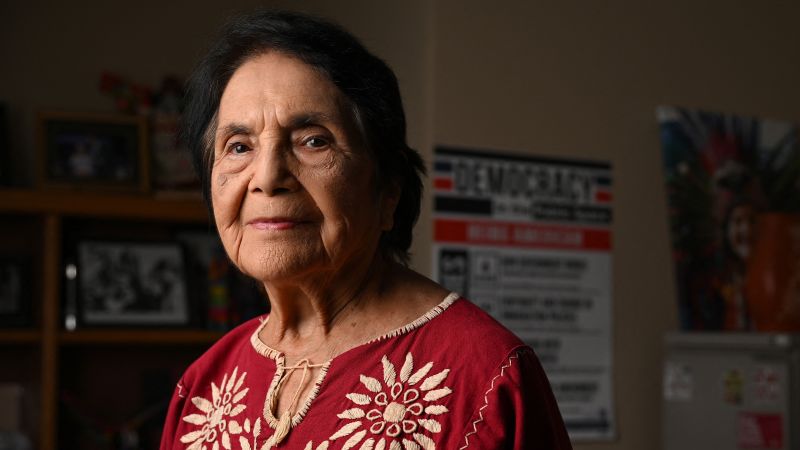 Dolores Huerta, a pioneering labor leader, dies at 96