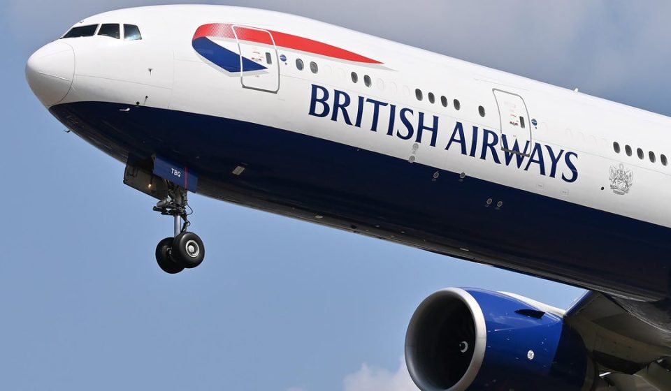 British Airways flight falls 27,000 feet en route to Chicago, returns to London British Airways flight falls 27,000 feet en route to Chicago, returns to London