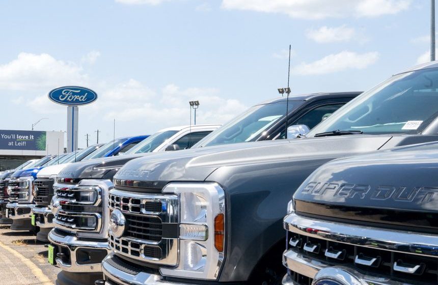 Americans are rushing to buy hybrid cars. For this, they turn to Asian brands