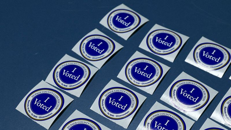 Early voting data shows emerging signs of Democratic advantage in midterms