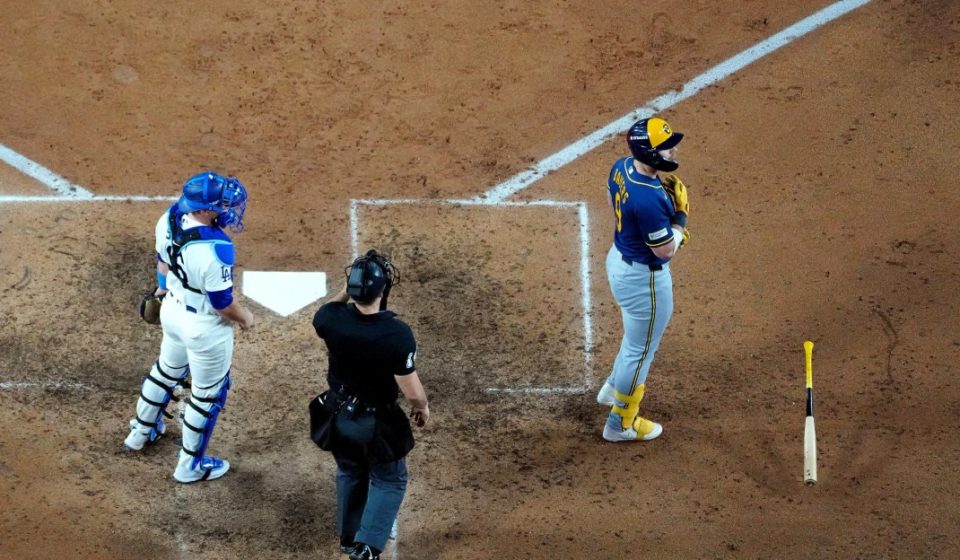 Bauers' outburst puts Brewers on brink of World Series