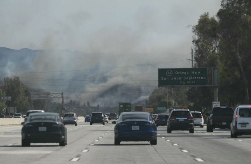 Southern California wildfire explodes, burning several homes Southern California wildfire explodes, burning several homes