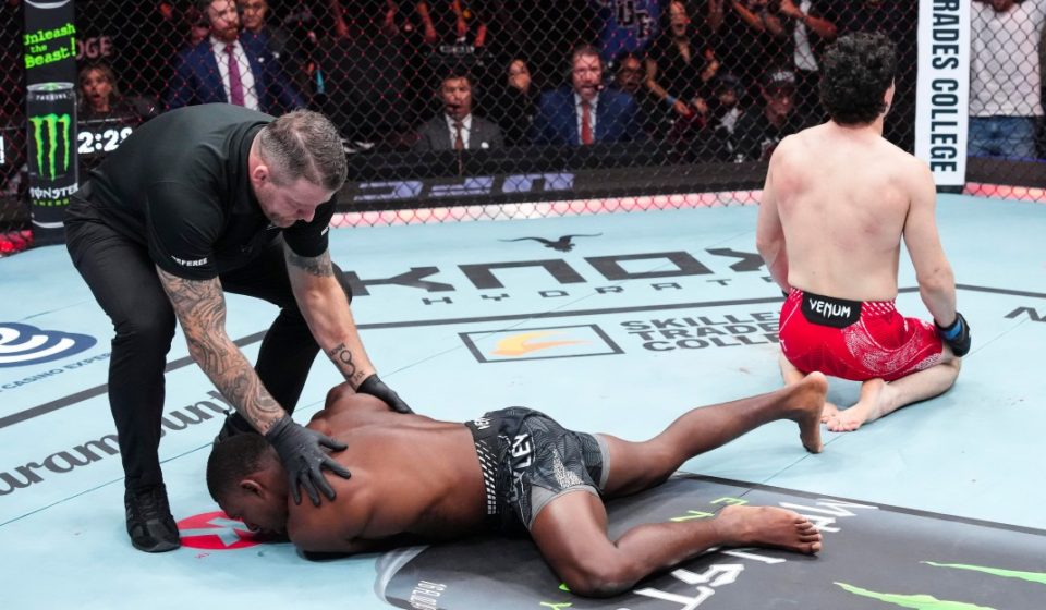 ‘His mouthpiece flew about 20 feet’: Pros react to Mike Malott’s vicious knockout at UFC Edmonton 'His mouthpiece flew about 20 feet': Pros react to Mike Malott's vicious knockout at UFC Edmonton