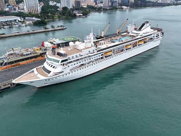 CEO says plan is to file for bankruptcy after ending endless luxury cruise that left hundreds stranded CEO says plan is to file for bankruptcy after ending endless luxury cruise that left hundreds stranded