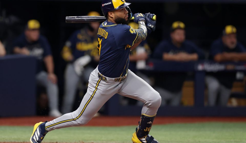 Tampa Bay takes an early lead as it tries to spoil Milwaukee's party in Game 4 of the World Series