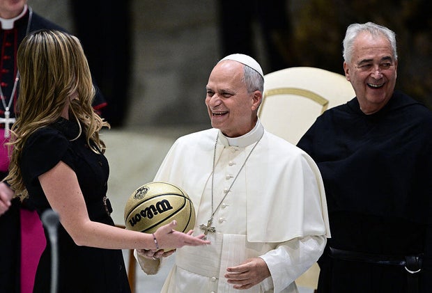Pope Leo meets Villanova and Notre Dame basketball teams at the Vatican