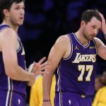 Notes from Luka Dončić and Austin Reaves during the Lakers' loss to the Blazers