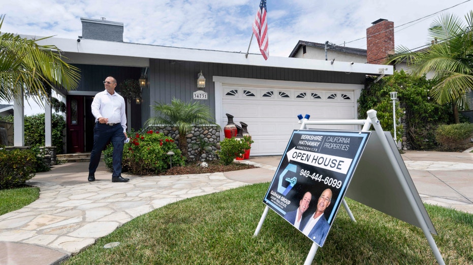 Mortgage rates rise to 7.4%: Freddie Mac