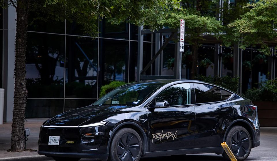 Tesla Stock Rises as Company Reports Third-Quarter Deliveries According to Analysts' Best Estimates