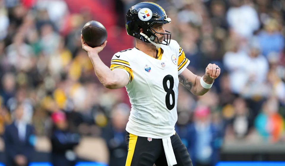 Aaron Rodgers throws his 540th career touchdown, passing Peyton Manning on the all-time list