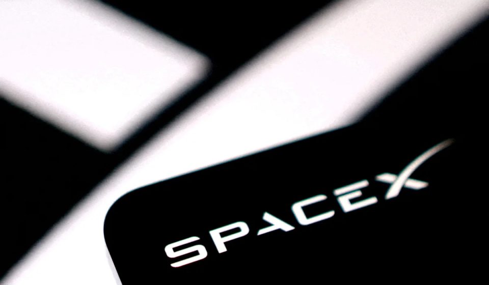SpaceX stock falls back towards $140 as smaller space names leave it behind