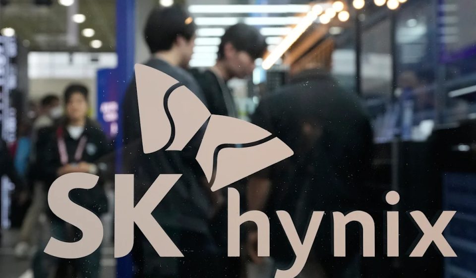 Chip sell-off extends as South Korean stock market falls 6%