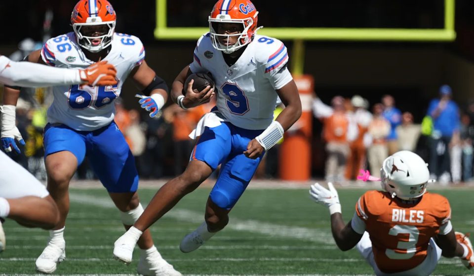 Arch Manning struggles, Colin Simmons injured as Florida scores 24 straight games to upset No. 7 Texas