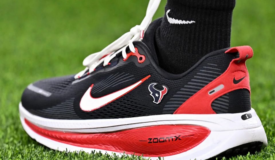 Nike stock falls as revenue falls short of estimates