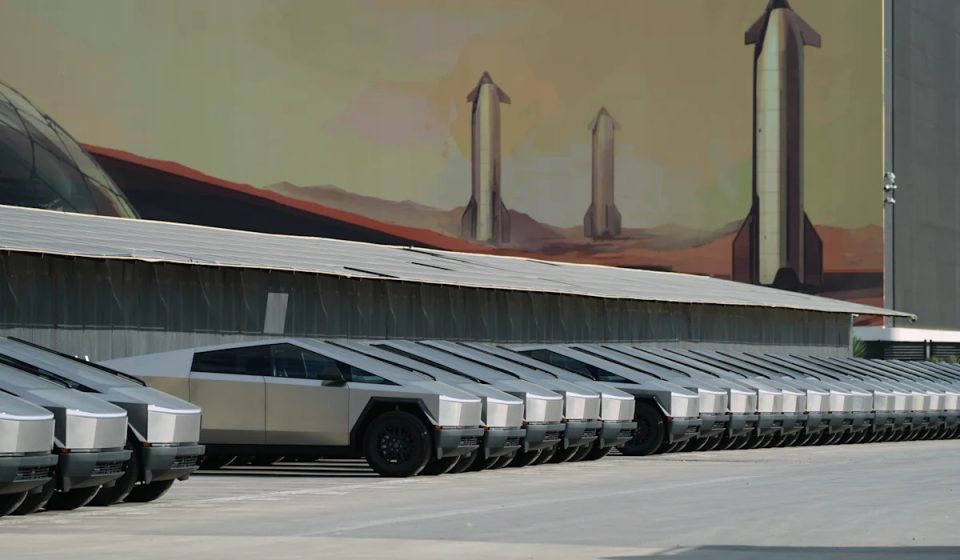 'The world's super company': Wall Street weighs SpaceX profits and the company's likely tie-up with Tesla