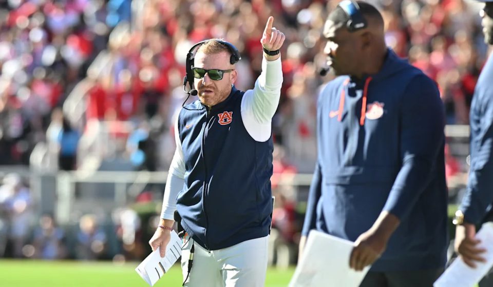 #1 Georgia turns the ball over 3 times as Auburn shocks Bulldogs 27-24 with last-second field goal