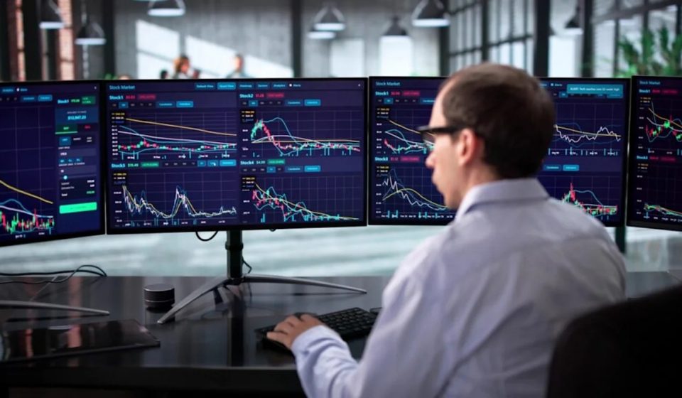 Ray Dalio warns rising bond yields could put stocks at risk – says corporate cash flows are 'deteriorating' even as profits rise